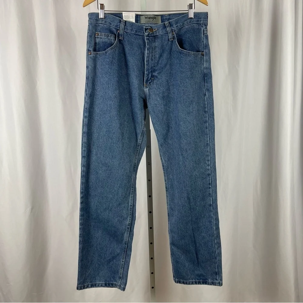 NEW Wrangler Mens 34 x 30 Regular Cotton Jeans Dark Wash Rugged Cowboy Workwear